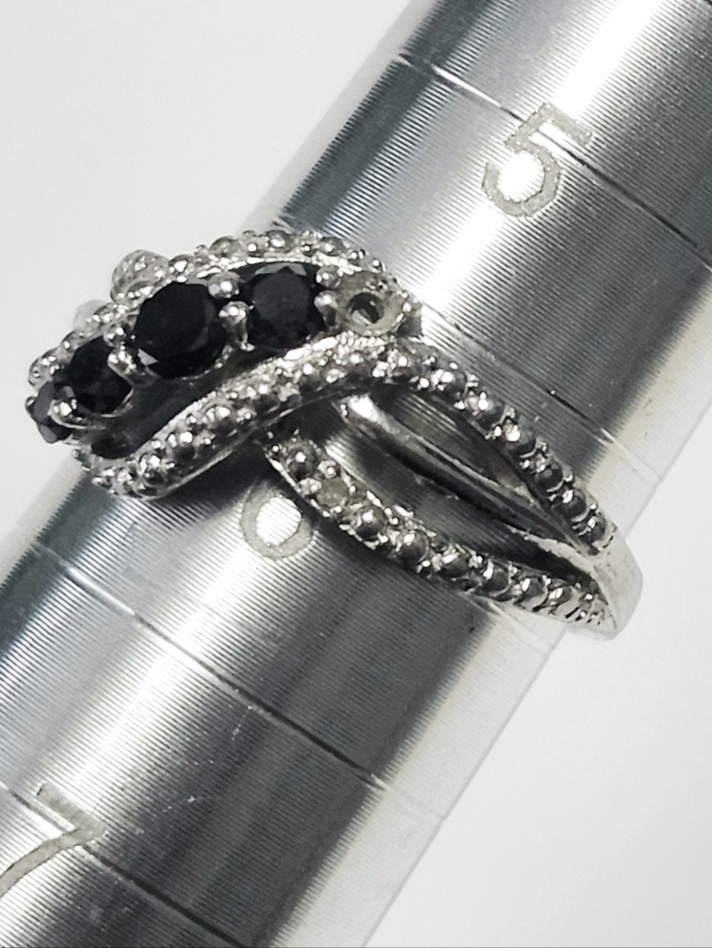Sterling Silver Black & White Stone Infinity Ring size 6 one Stone Missing - Picture 8 of 11